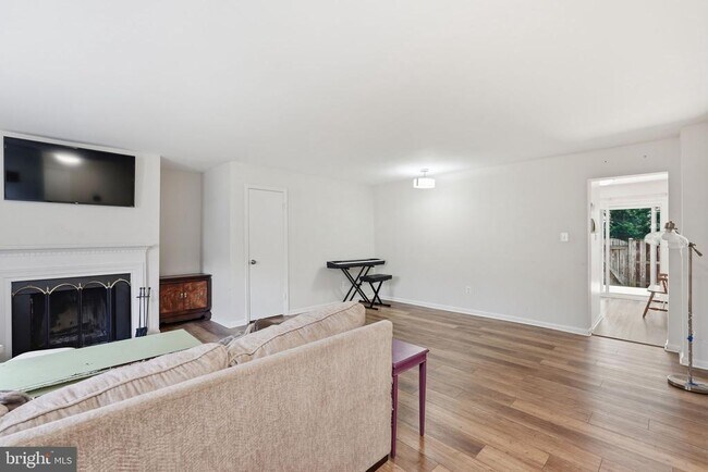 Foto del edificio - 6032 Old Landing Way