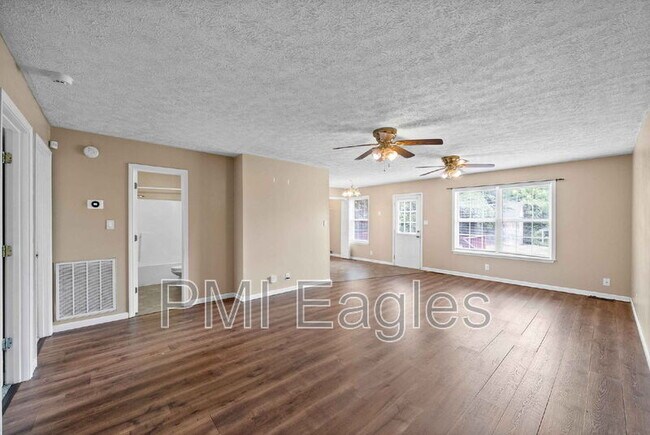 Building Photo - 114 Gleaves Ln