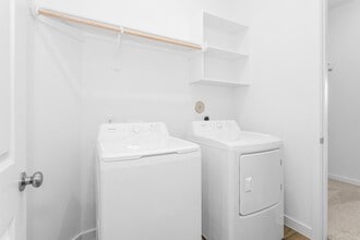 Building Photo - 29323 Meadowcreek Hl Dr