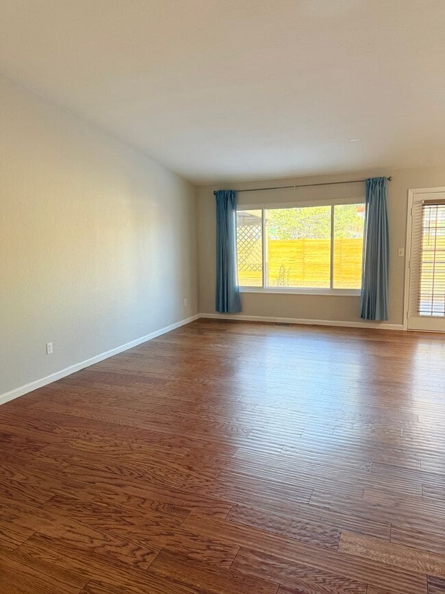 Foto del edificio - 3120 Mirage Dr