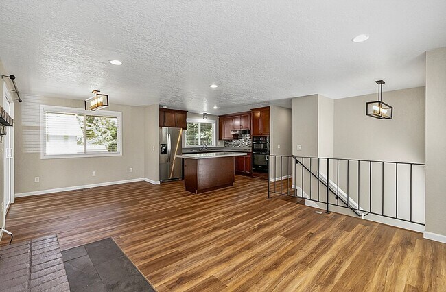 Building Photo - 716 N 182nd St