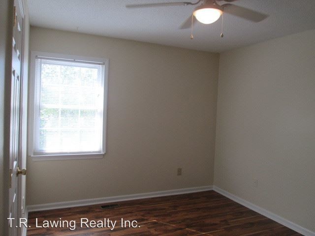 Foto del edificio - 8842 Hunter Ridge Dr