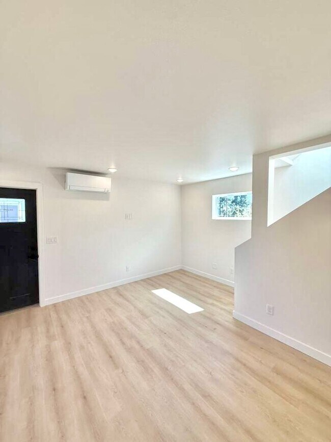 Foto del edificio - Arbor Heights 2-Bedroom Home in a Prime Location