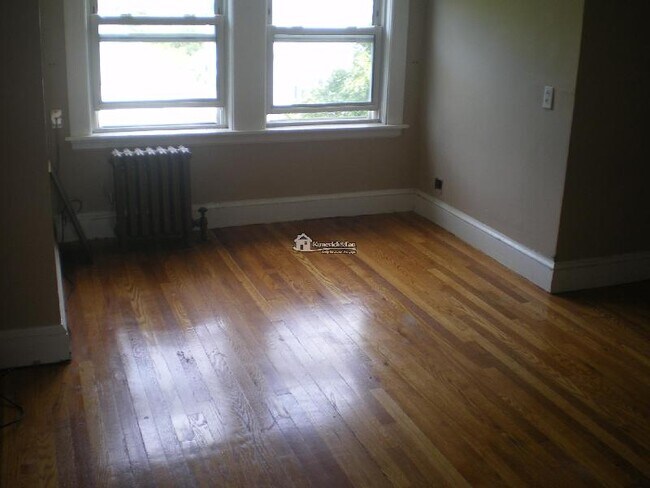 Building Photo - 61 Putnam St