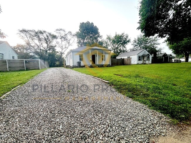 Building Photo - Newly Renovated, 2-Bedroom, 1-Bathroom Hom...
