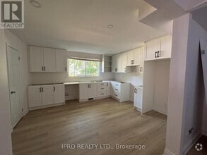 Building Photo - 2069 Thornlea Dr