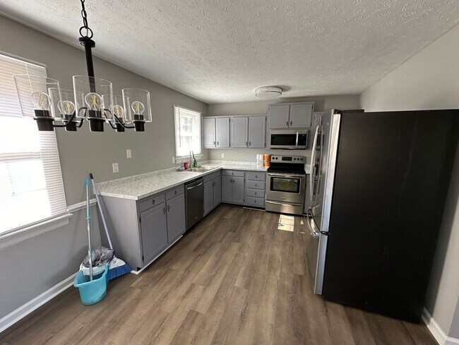 Building Photo - 1209 Craigmont Dr