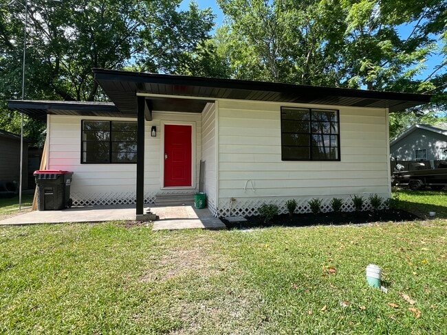 Building Photo - 265 W Hartel St