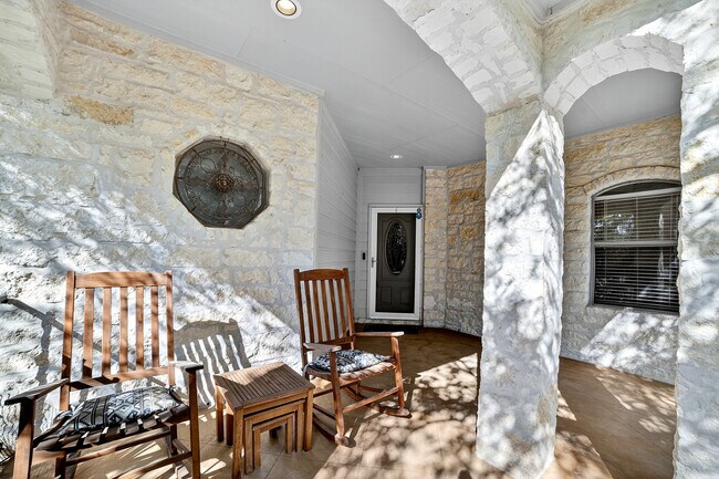 Foto del edificio - 116 Grey Fox Ln