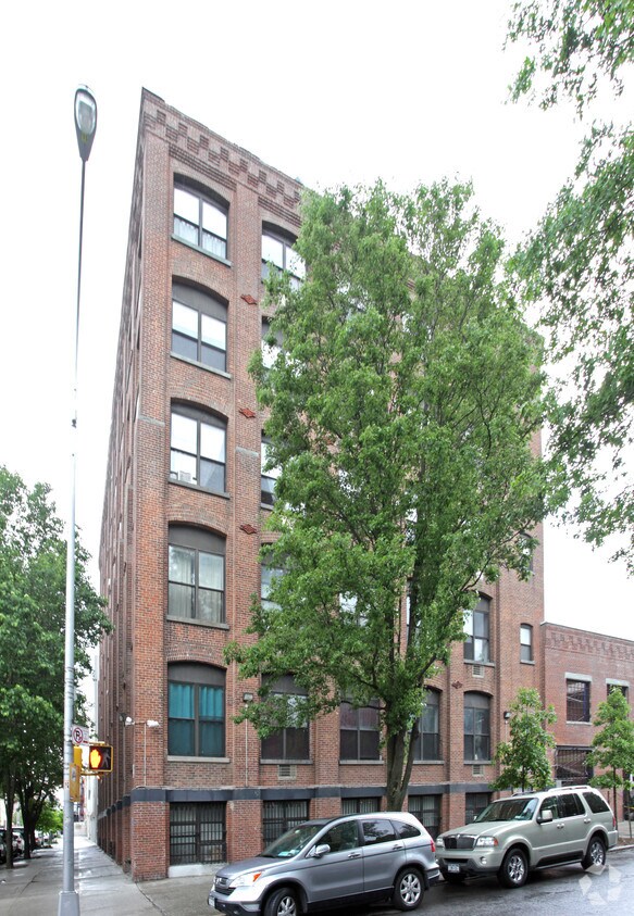 Building Photo - 93 Underhill Ave