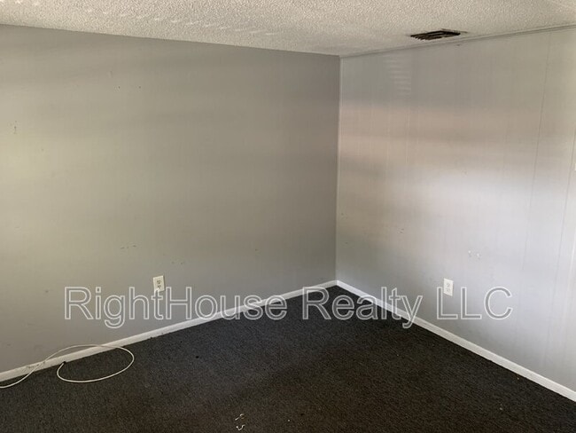 Foto del edificio - 2430 Tanglewood St