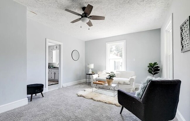 Interior Photo - 1901-1915 Whitcomb