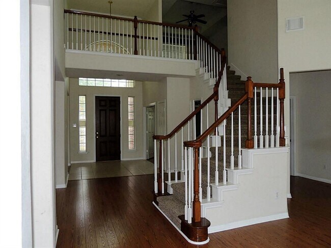Building Photo - 10802 Silverado Trace Dr