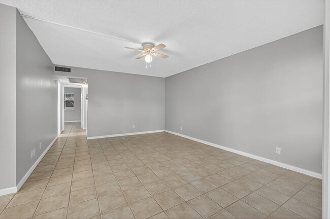 Building Photo - 27 Andover B