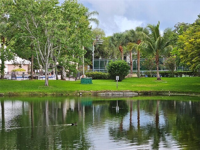 Foto del edificio - 10161 W Sunrise Blvd