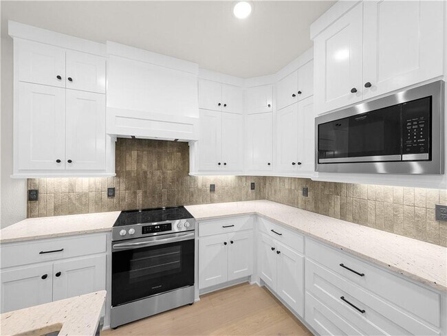 Building Photo - 30 Benwick Ln