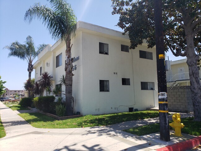 Foto del edificio - 4956 118th W Pl