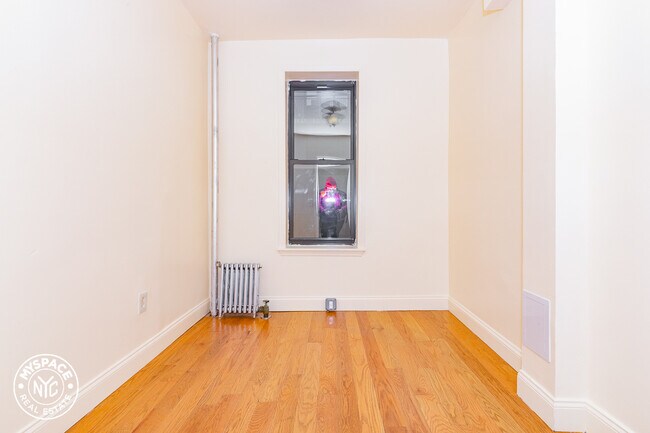Foto del edificio - 831 Madison St