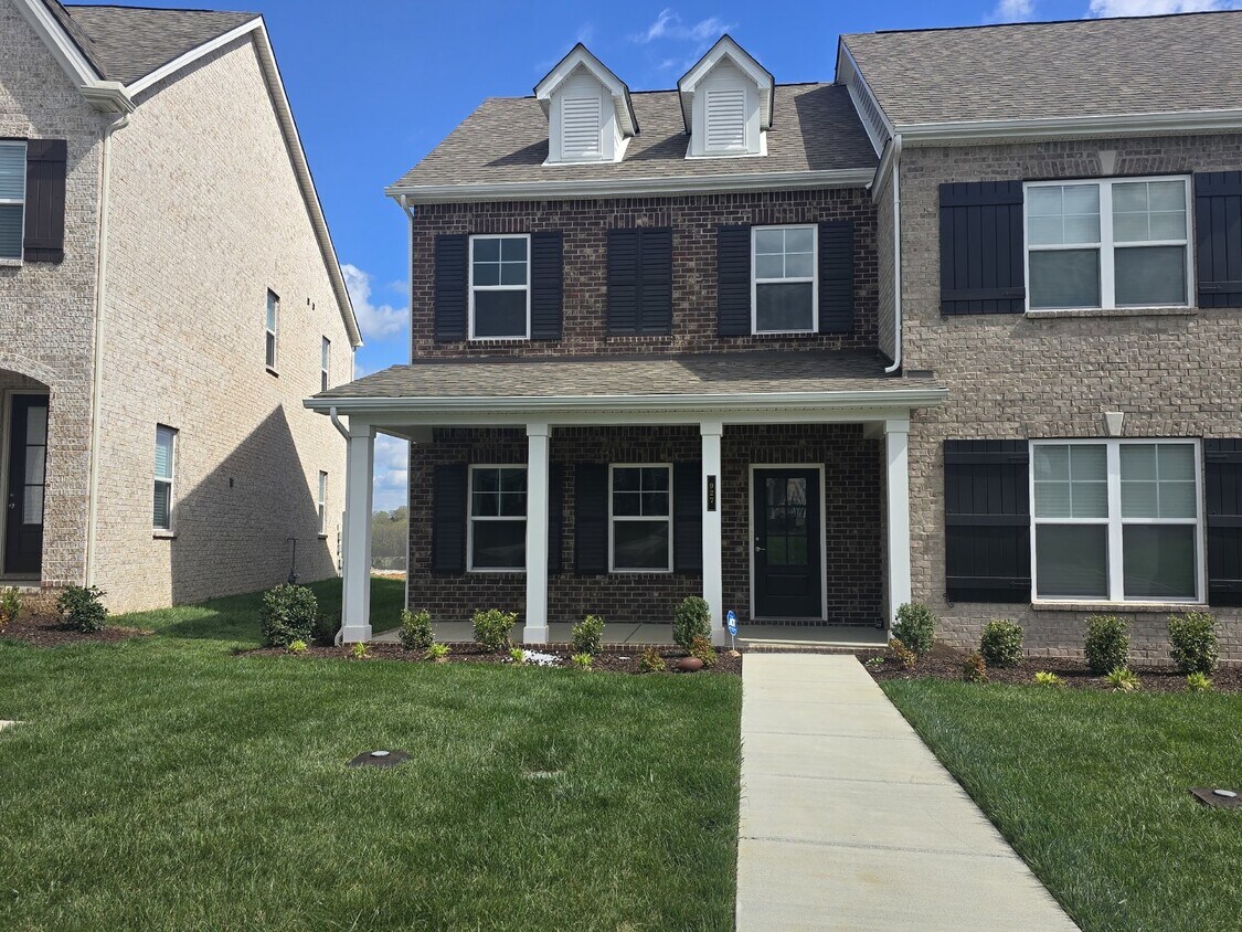 Primary Photo - 927 NANCE LN, LEBANON TN