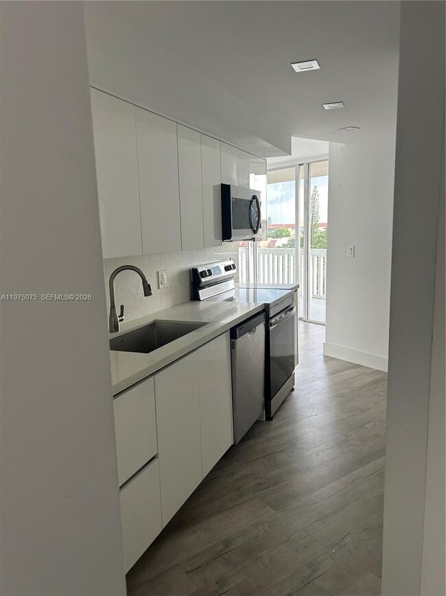 Building Photo - 6921 Environ Blvd