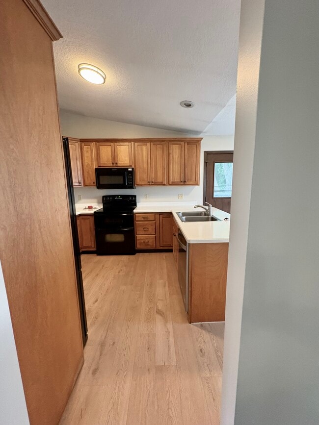 Building Photo - 3885 Tam O Shanter Dr N