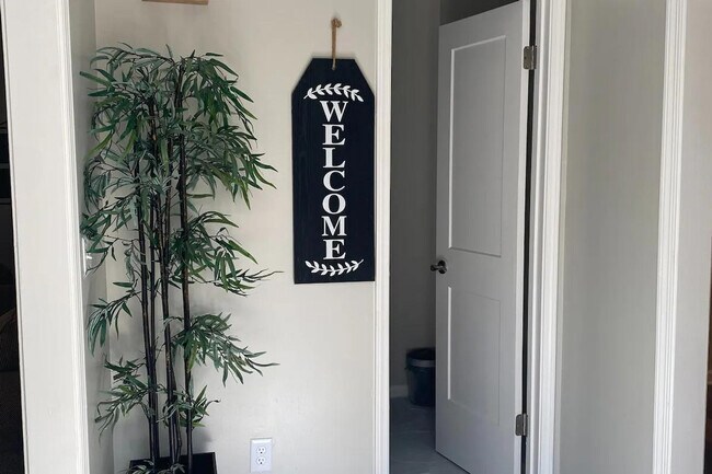 Foto del edificio - 1060 Washington Ave