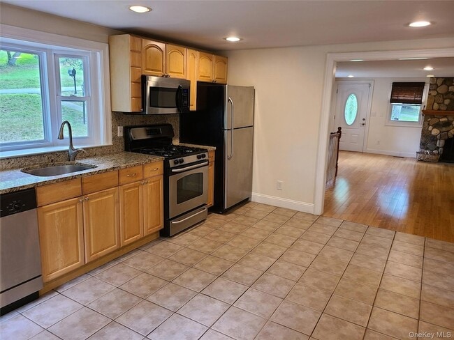 Building Photo - 55 S Hill Rd