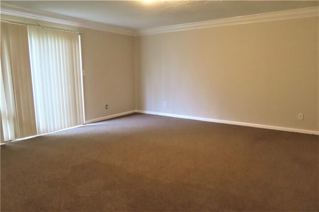Building Photo - 2205 Loring Ct
