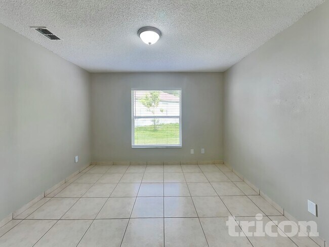 Building Photo - 2305 Saphire Ct