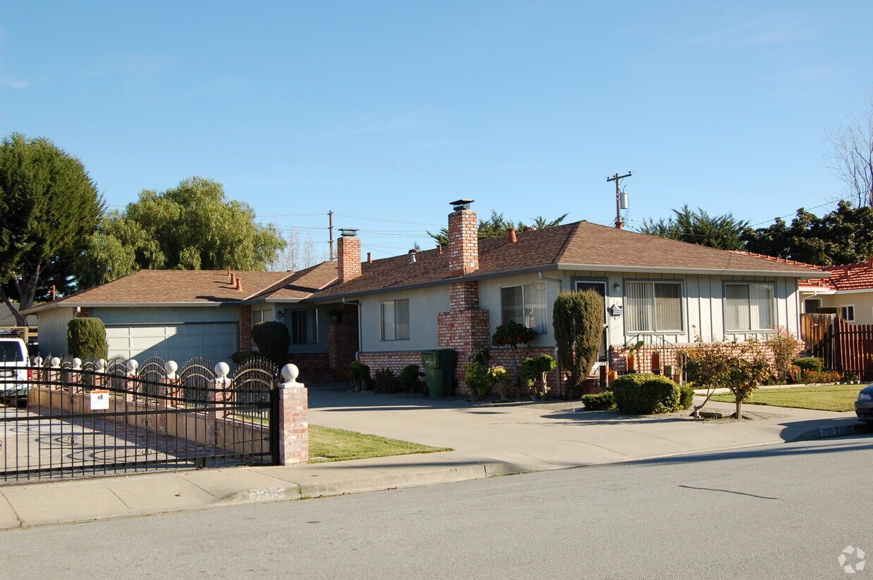 Building Photo - 1203-1205 Alice Dr