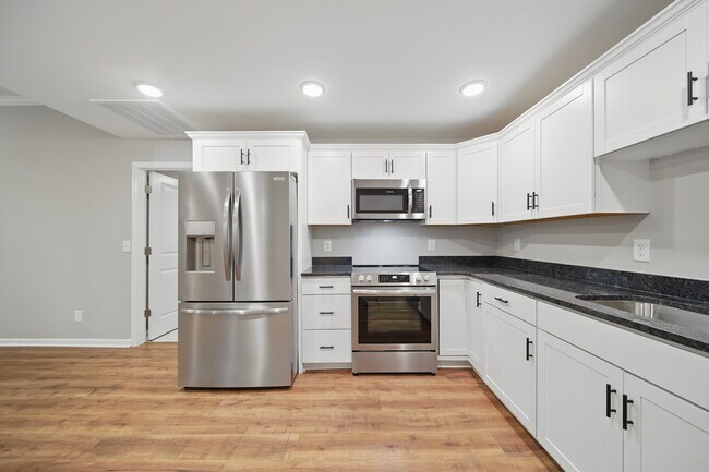 Fotografía del edificio - 216 Legion Dr