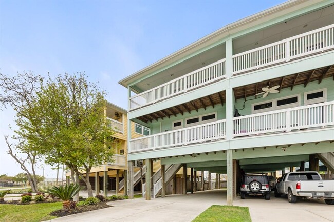 Building Photo - 709 N Bayshore Dr
