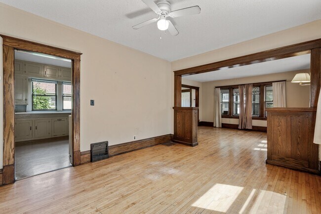 Building Photo - SPACIOUS 4BD/2BA House in Como! Close to U...