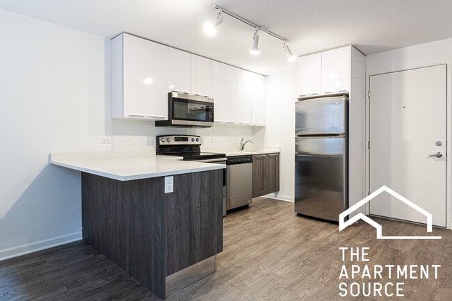 Photo - 940 W Winona St Apartment