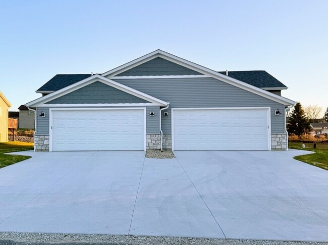 Building Photo - 5995-5995 Hanson Ct