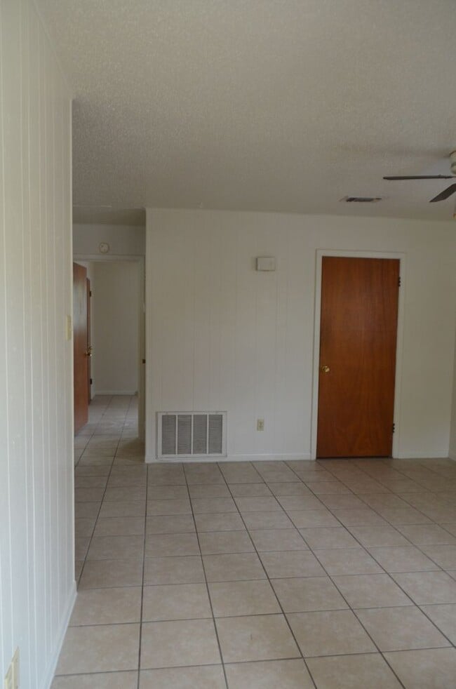 Building Photo - 303 E Avenue A