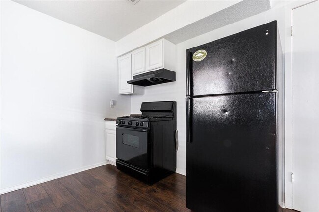 Foto del edificio - 6005 Hogan Ave