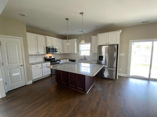 Building Photo - Hampstead - 3 Bedroom, 2.5 Bath home - Pop...