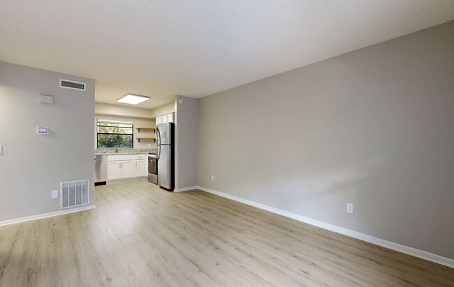 Foto del edificio - Updated 2 Bedroom / 1 Bathroom Apartment