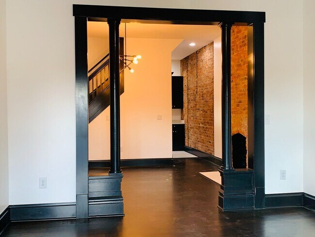 Foto del edificio - Spacious 3 bedroom duplex near Franklin Park