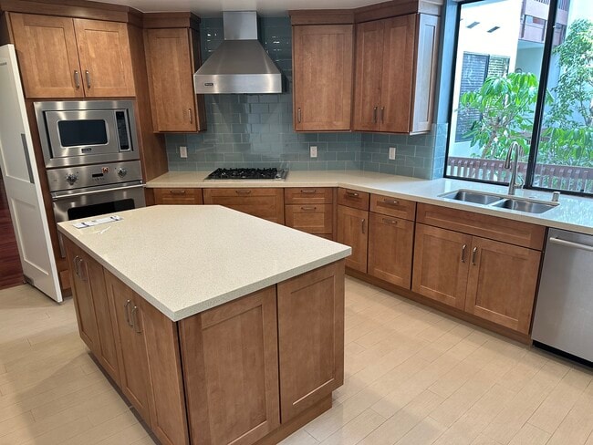 Building Photo - 10336 Almayo Ave