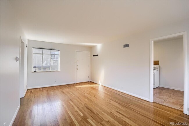 Foto del edificio - 36 N Washington St