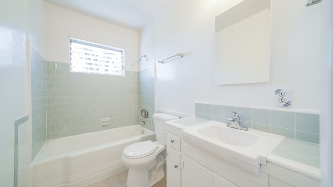 Bathroom - 3742 Bluff Pl