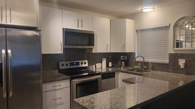 Foto del edificio - 1528 NE 32nd St