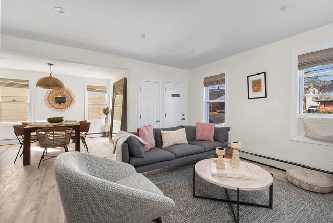 Foto del edificio - 136 Main St