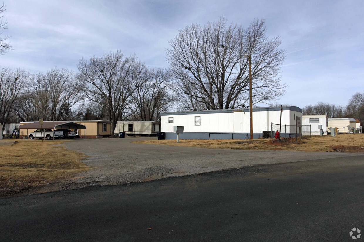 Primary Photo - Lynwood Estates