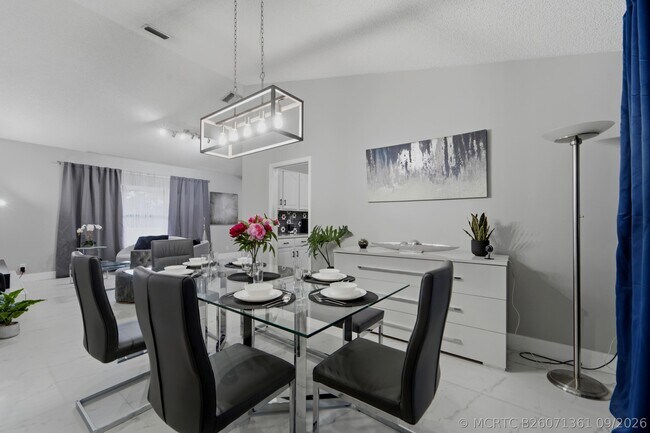 Foto del edificio - 301 Knotty Wood Ln