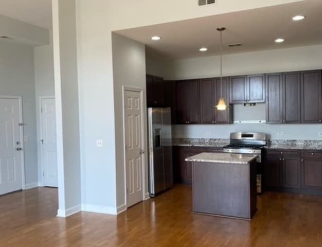 Building Photo - 2618 W Diversey Ave