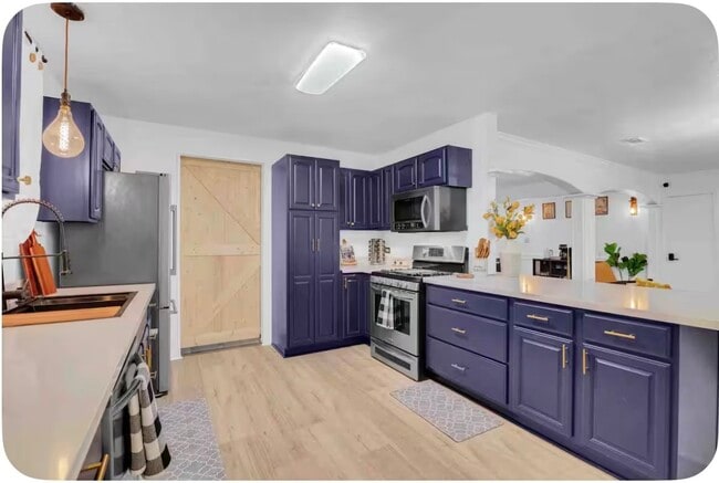 Building Photo - 1124 E Thirteenth St