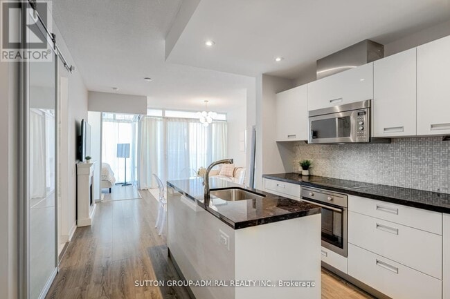 Photo du bâtiment - 90 Park Lawn Rd